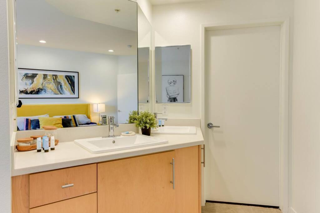 Lavish Living Lux Marina Views Apartment *